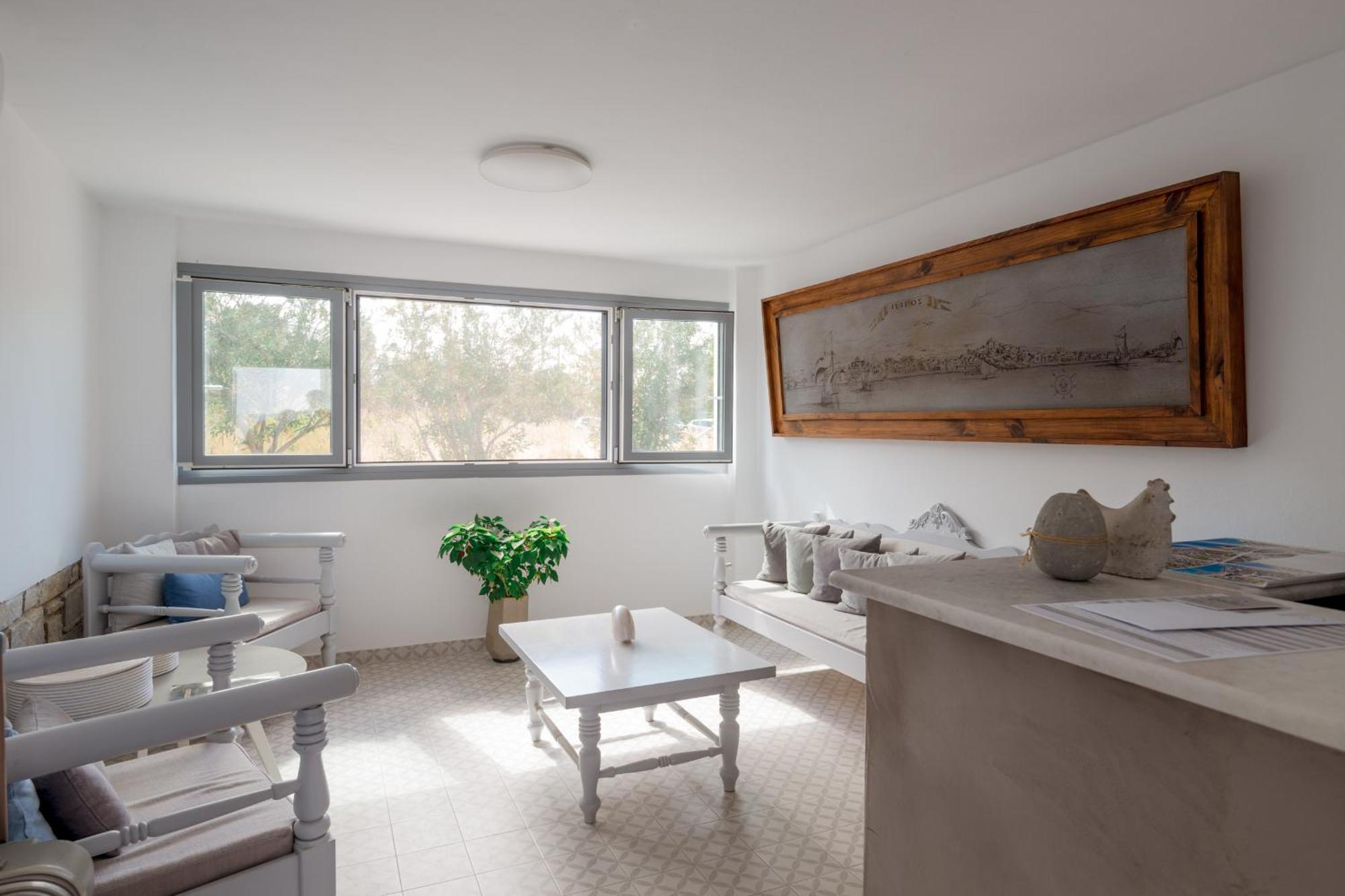 Nautilus Apartments-Suites Páros Eksteriør billede